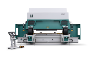große Abkantmaschine PRCN im Showroom