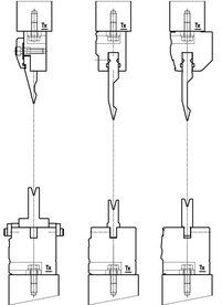Die Abkantwerkzeuge haben verschiedene Werkzeugaufnahmen. Systemwerkzeug wird oben mit einer Zwischen-Aufnahme geklemmt, das WILA Werkzeug wird hydraulisch direkt vertikal eingesetzt.