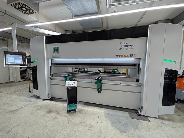 Elektrische Abkantpresse Hezinger-PressLine E135-3100
